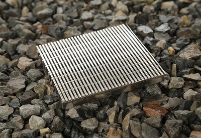 Grille de filtration et d’essorage / Grilles à fissures bouclées ou soudées / Cylindres ou crépines en grilles à fissures