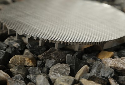Grille de filtration et d’essorage / Grilles à fissures bouclées ou soudées / Cylindres ou crépines en grilles à fissures