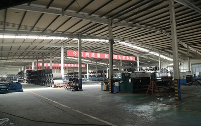 Atelier pour crible en fil métallique tissé