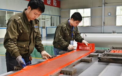 Atelier pour crible en polyuréthane et toile de criblage anticolmatante