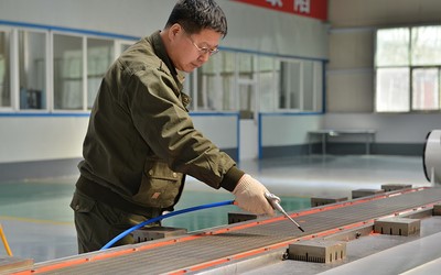 Atelier pour crible en polyuréthane et toile de criblage anticolmatante